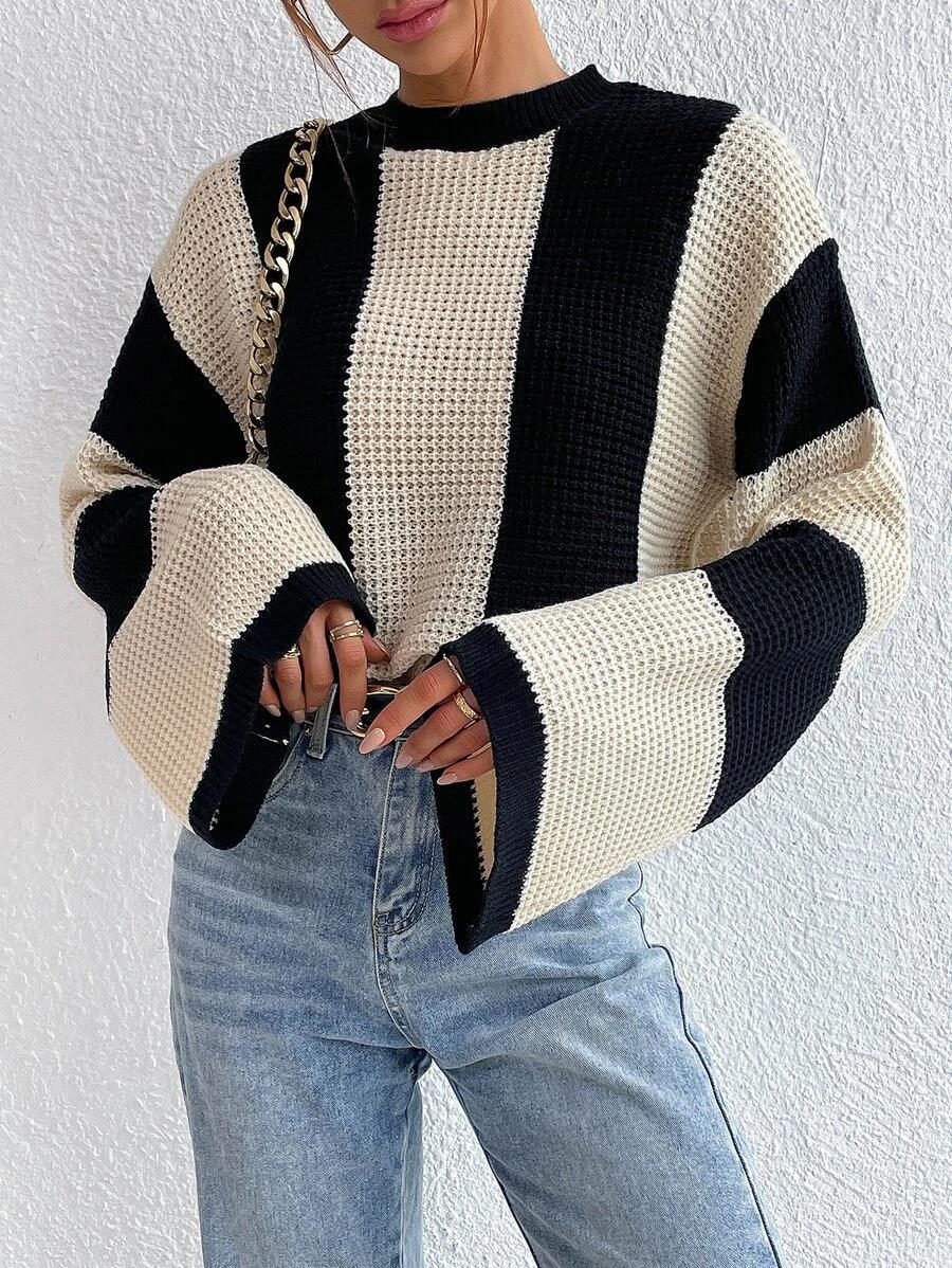 Gestreifter Strickpullover für Damen mit Rundhalsausschnitt